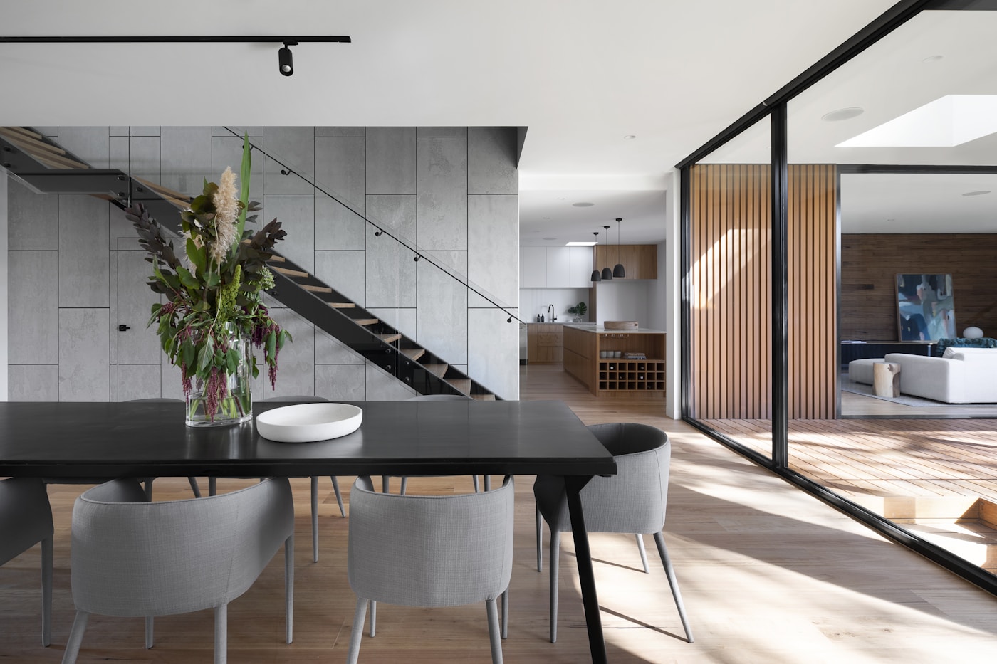 Refined interior balancing daylight, shading and lighting